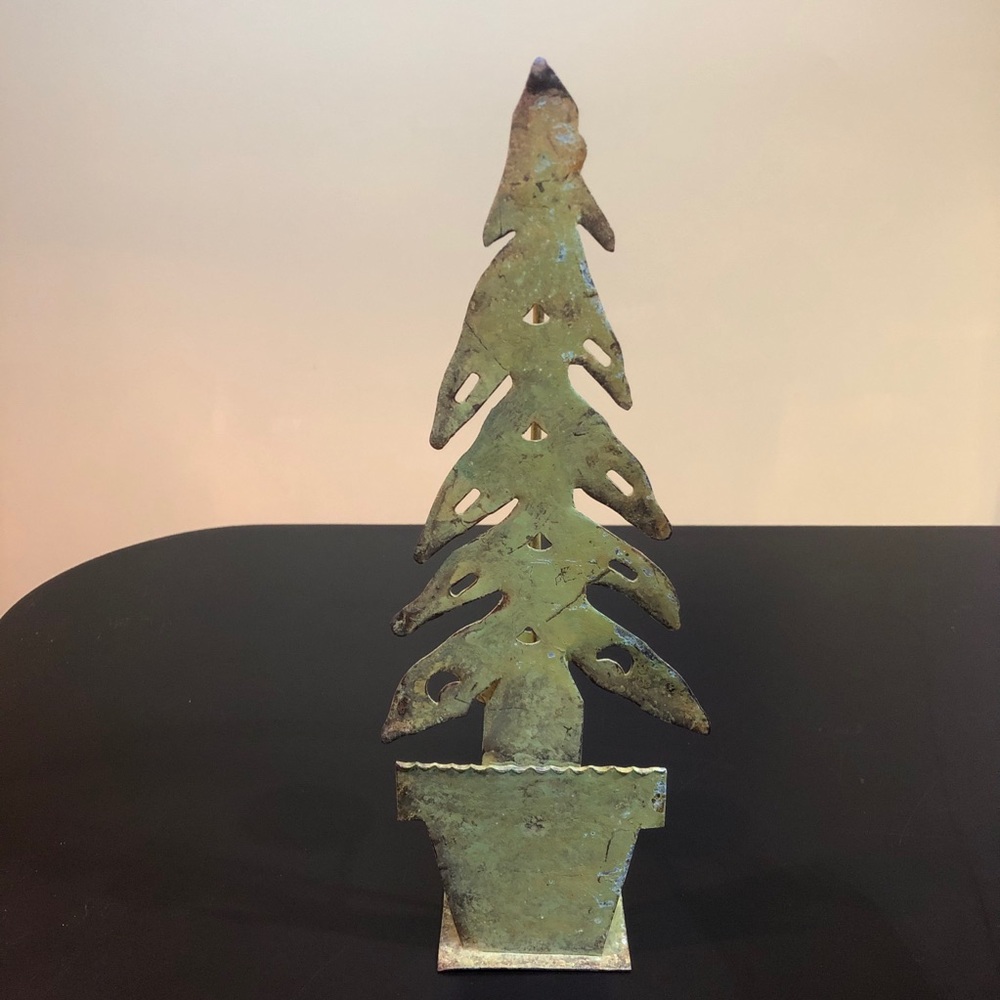 Rustic green tree shaped tea light holder